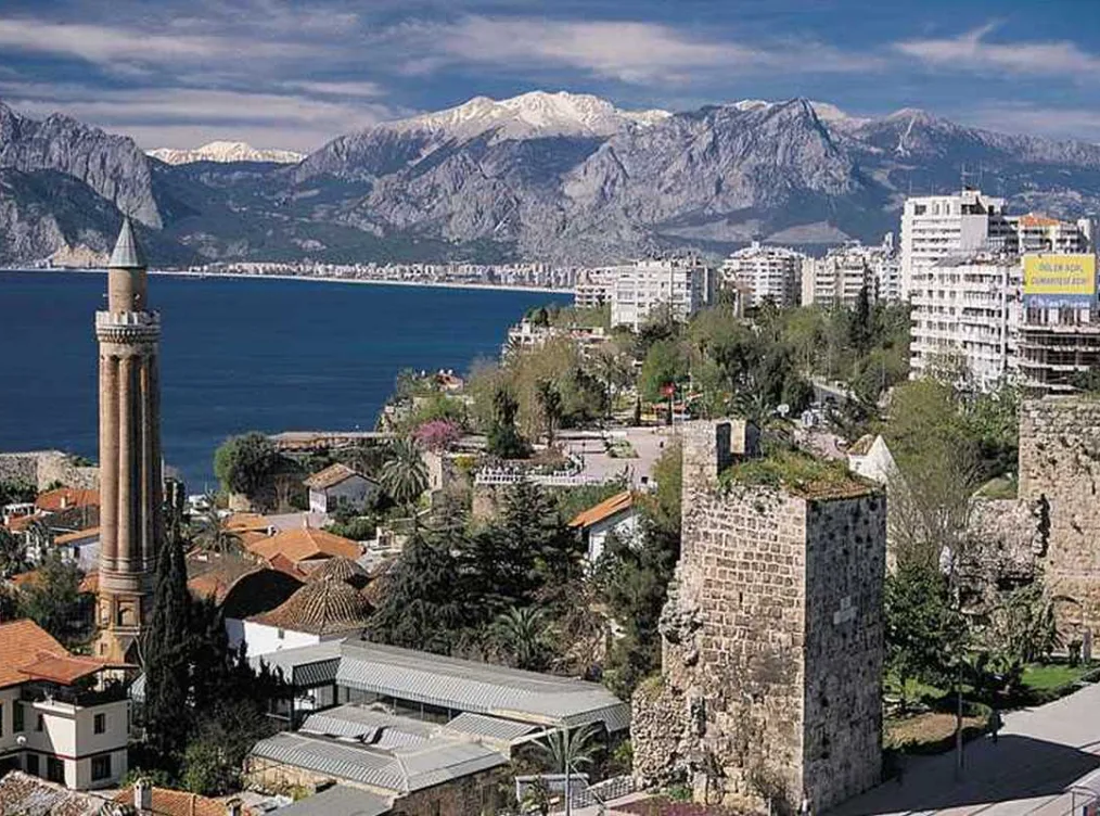 Antalya Villa Tatili: Akdeniz’in Kalbinde Lüks ve Özgür Bir Konaklama Deneyimi