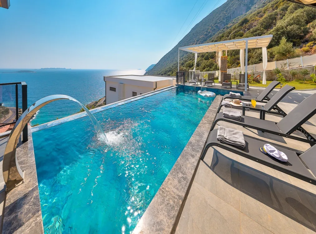 Kalkan mı Kaş mı? Villa Tatili İçin Hangisi Daha Avantajlı?