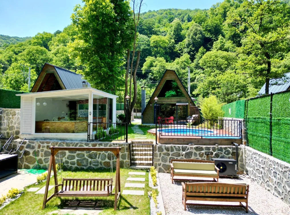 Sapanca Isıtmalı Havuzlu Bungalov | Dört Mevsim Konforlu Tatil